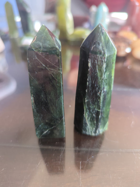 Deep Green Jungle Serpentine Crystal Point – Energy Direction & Kundalini Wand